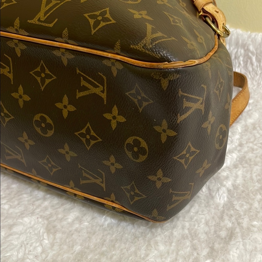 Louis Vuitton Monogram Canvas Brown Shoulder Bag with Tan Leather Handles - Picture 6 of 14